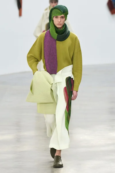 Look 12
